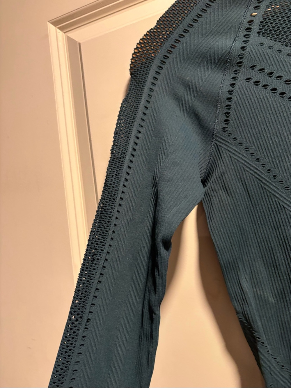 Athleta Oxygen Top Small Nordic Teal Seamless Mesh Long Sleeve Workout Shirt - Picture 4 of 6